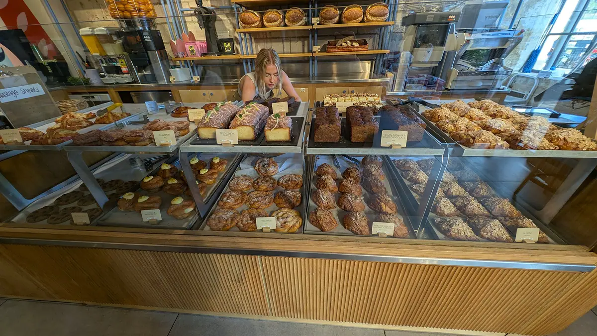 La Martins Bakery – bakery in Shepherd's Bush, London